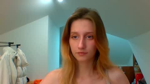 L U N A  online show from December 20, 2:48 pm