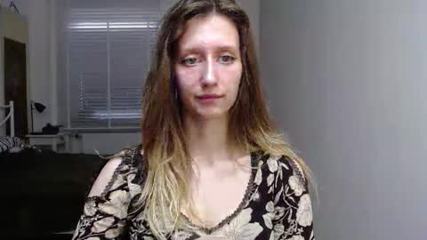 L U N A  online show from October 22, 6:05 am