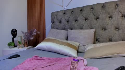 Luna  online show from December 21, 1:47 am