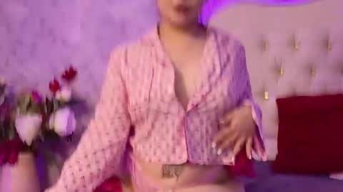lunababe_ online show from July 3, 11:26 am