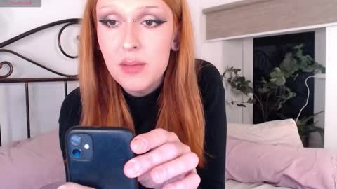 Luna give me a thumbs up please online show from February 2, 11:34 pm