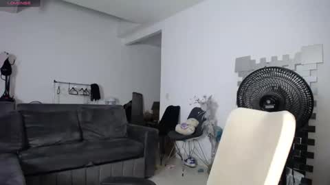 Snapshot of lunagardners chatting on February 18, 2:59 am lunagardners online show from February 18, 2:59 am