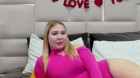 Snapshot of lunahouston chatting on February 23, 7:07 pm LunaHouston online show from February 23, 7:07 pm