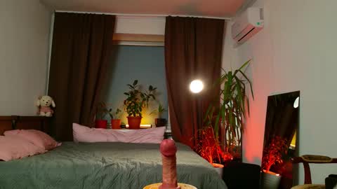 lunalike online show from November 8, 12:13 am