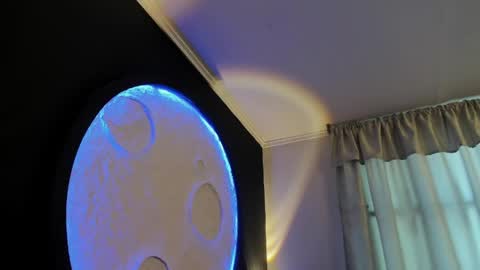 lunamisteriosa_ online show from April 27, 2:03 pm