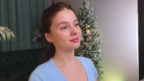 lunaolivia_ online show from January 13, 12:46 pm