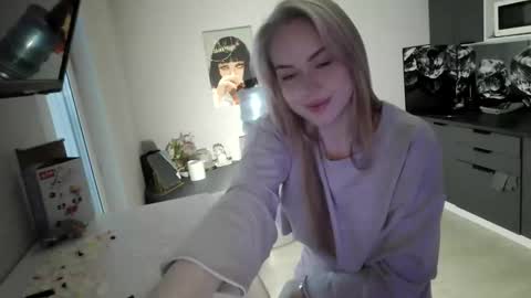 lunapeony online show from February 1, 10:45 am