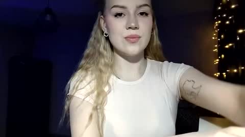 lunapeony online show from March 9, 2:54 pm