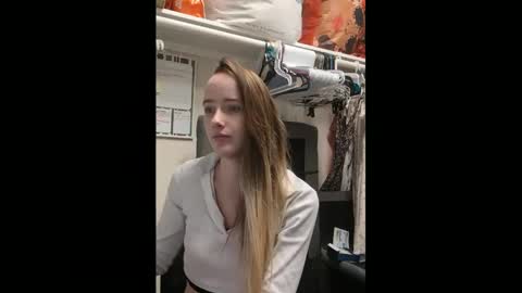 lunapixie2020 online show from February 6, 4:21 am