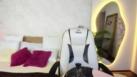 Lily online show from July 8, 5:22 am