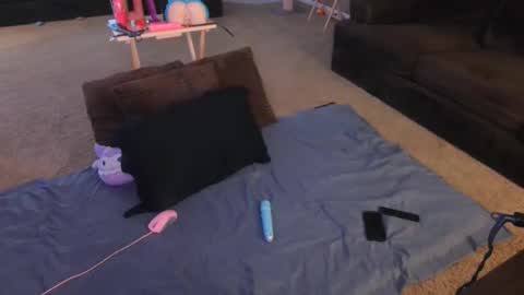 lunasynns online show from September 20, 6:33 pm