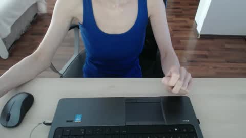 lunavibe_ online show from May 18, 12:44 pm