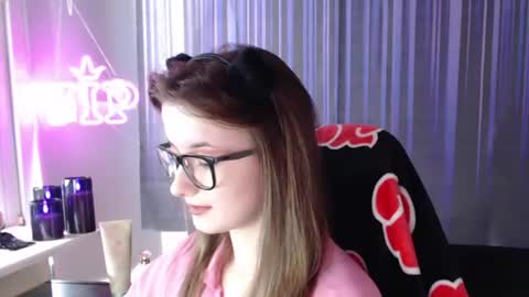 LunaXcherry online show from June 21, 11:16 am