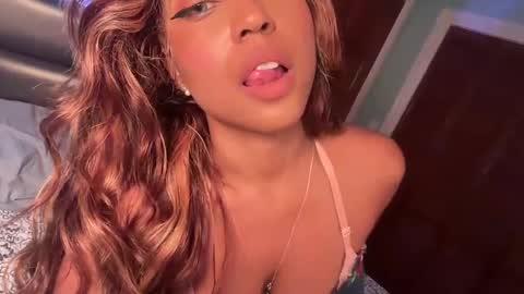 lunchboxgirl online show from September 9, 1:05 am