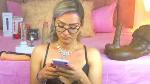 lunitadiva online show from June 15, 3:37 pm