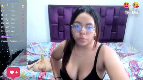 Snapshot of lunna_noir chatting on October 9, 9:53 pm lunna_noir online show from October 9, 9:53 pm