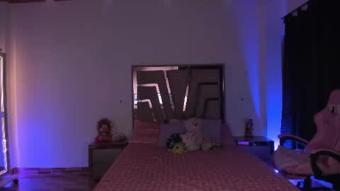 LUNA ROSE online show from June 17, 12:15 am