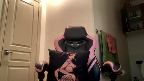 LOLA online show from December 8, 5:06 am