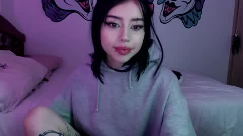 Snapshot of lustful_aprilx chatting on December 3, 1:25 am Valerie  April   online show from December 3, 1:25 am