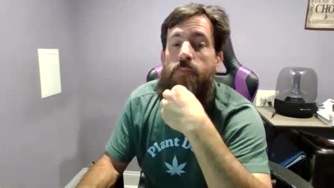 Snapshot of luv2likslit611455 chatting on October 11, 9:14 am Luv2likslit online show from October 11, 9:14 am