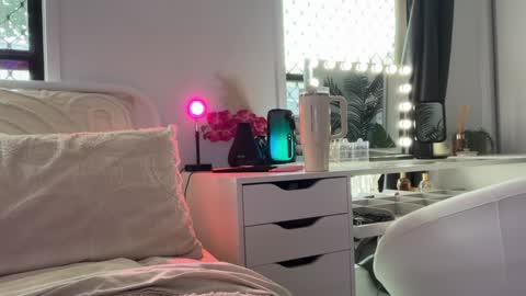 Livvyy online show from March 14, 1:09 am