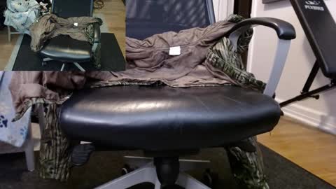 Snapshot of luvshonitoff chatting on February 10, 1:57 am Jim Bo online show from February 10, 1:57 am