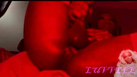 luvvlee online show from June 15, 10:57 pm