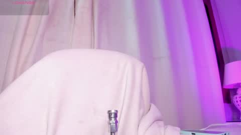 lux_bitchx online show from August 4, 1:34 am