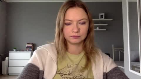 Snapshot of lux_millie chatting on October 6, 7:04 am Millie online show from October 6, 7:04 am
