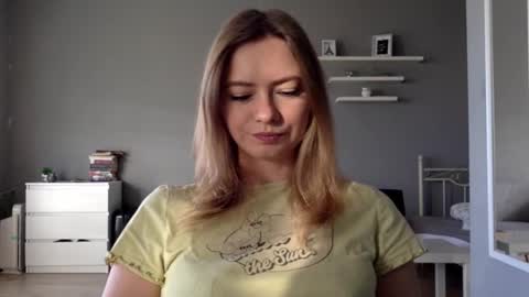 Snapshot of lux_millie chatting on October 19, 2:11 pm Millie online show from October 19, 2:11 pm