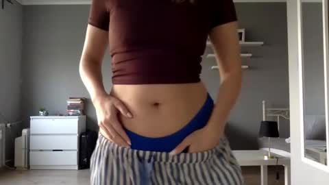 Snapshot of lux_millie chatting on September 27, 3:32 pm Millie online show from September 27, 3:32 pm