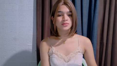 queen lux online show from December 14, 1:01 am