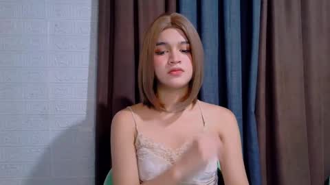 queen lux online show from February 12, 5:22 am