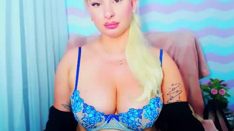 Luxuriaa online show from June 13, 10:09 pm