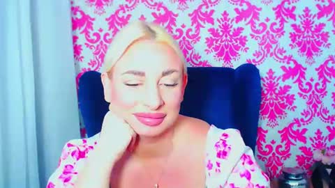 Luxuriaa online show from August 3, 3:40 pm