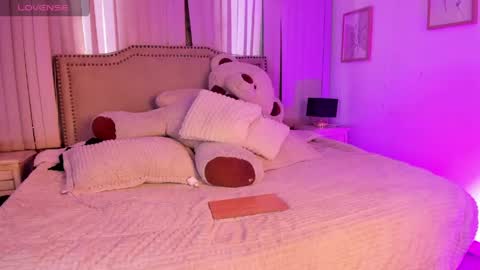 lya_brown online show from May 11, 11:39 am