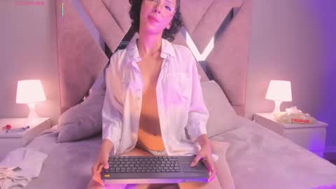 Lya Lee online show from October 24, 8:20 pm