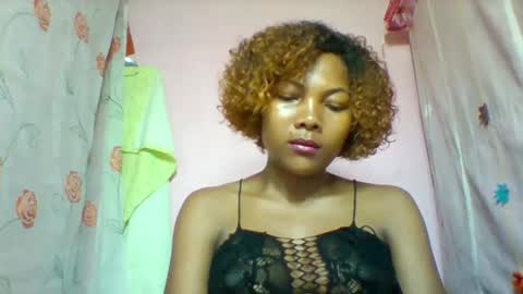 lyndah19 online show from February 5, 11:41 pm