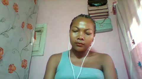 lyndah19 online show from March 9, 8:30 am