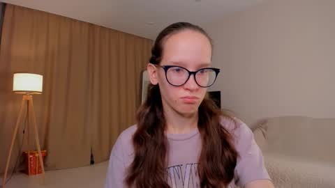Snapshot of lynettebails chatting on September 30, 4:17 pm Sara online show from September 30, 4:17 pm