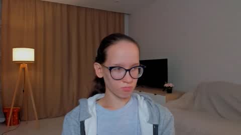 Snapshot of lynettebails chatting on September 10, 5:25 pm Sara online show from September 10, 5:25 pm