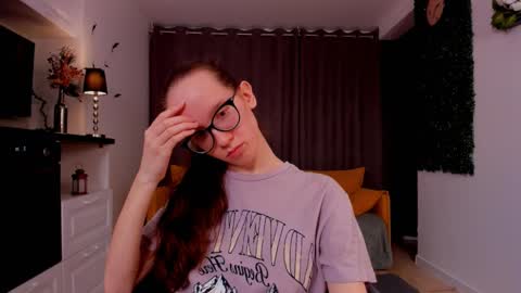 Snapshot of lynettebails chatting on March 4, 7:22 pm Sara online show from March 4, 7:22 pm