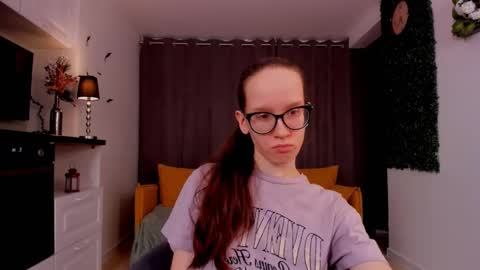 Snapshot of lynettebails chatting on March 4, 4:20 pm Sara online show from March 4, 4:20 pm