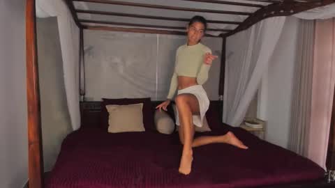  LYNN  online show from November 15, 9:00 am