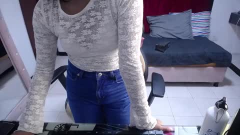 lynn_turner_ online show from May 2, 1:06 pm