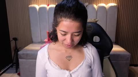 lynn_turner_ online show from April 29, 12:54 pm