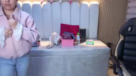 lynn_turner_ online show from August 3, 12:55 pm