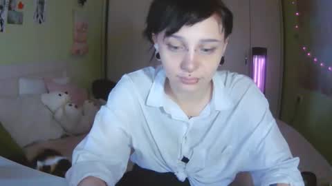 Snapshot of lynncottingham chatting on October 21, 11:04 am Kira online show from October 21, 11:04 am