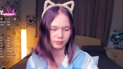 Cozy Lynns room online show from January 8, 8:20 am