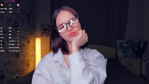 Cozy Lynns room online show from January 11, 11:05 am